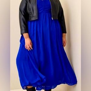 Torrid Blue Maxi pleated Chiffon dress , size 2 (18/20), never worn , with tags
